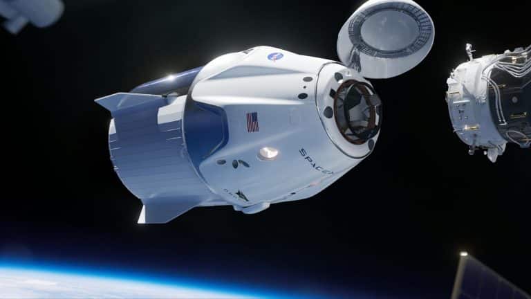 Spacex planuje vylety do vesmiru