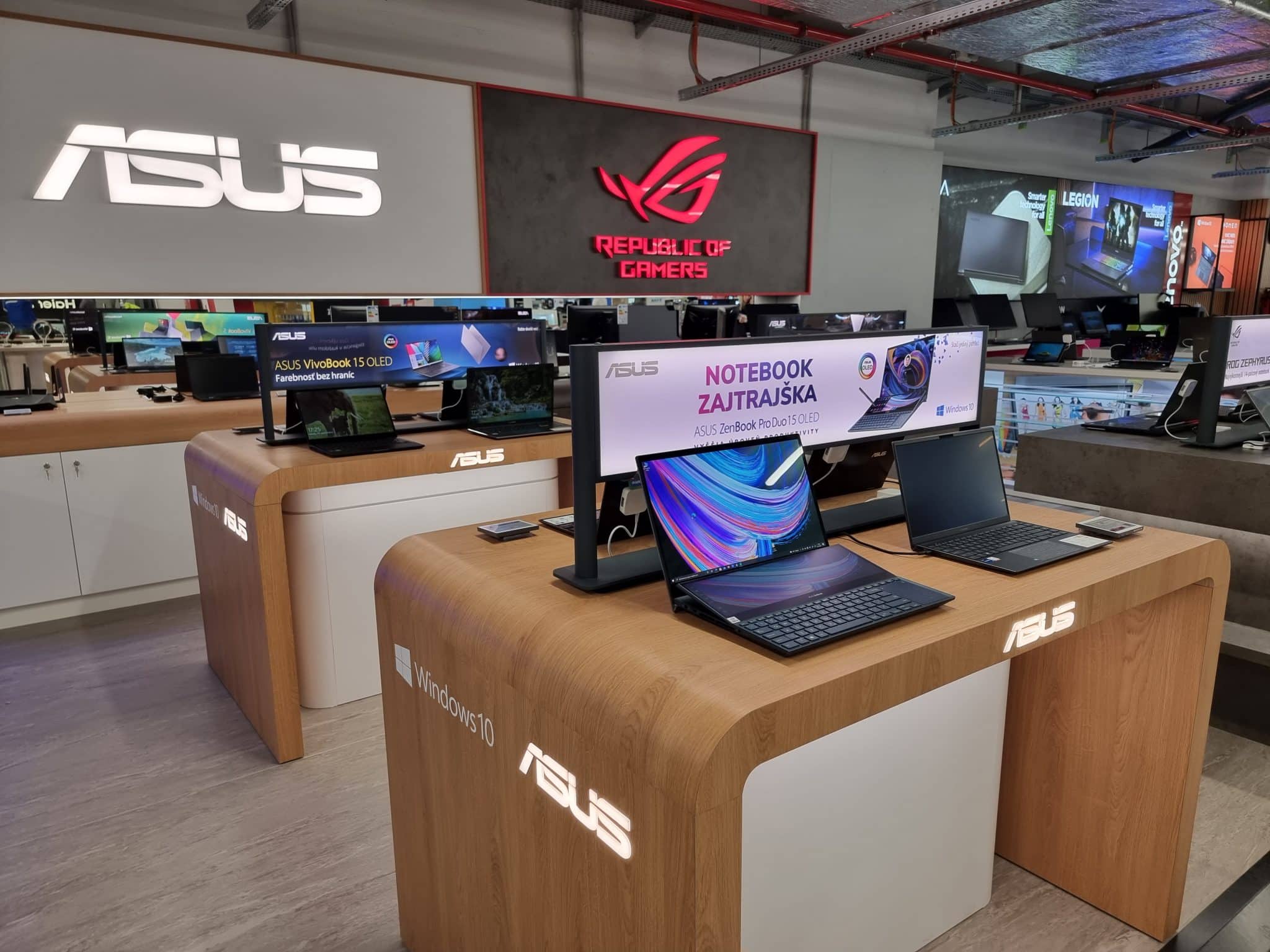 ASUS_ROG_booth_Alza_2021_02