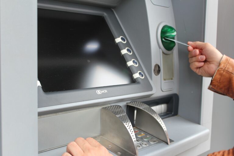 Odstavené budú nielen bankomaty, ale na určitý čas aj väčšina služieb. Ilustračné foto: Peggy Marco @pixabay.com